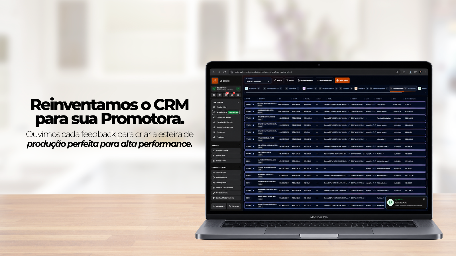 CRM ConsigTurbo em notebook, com a esteira de propostas da operação